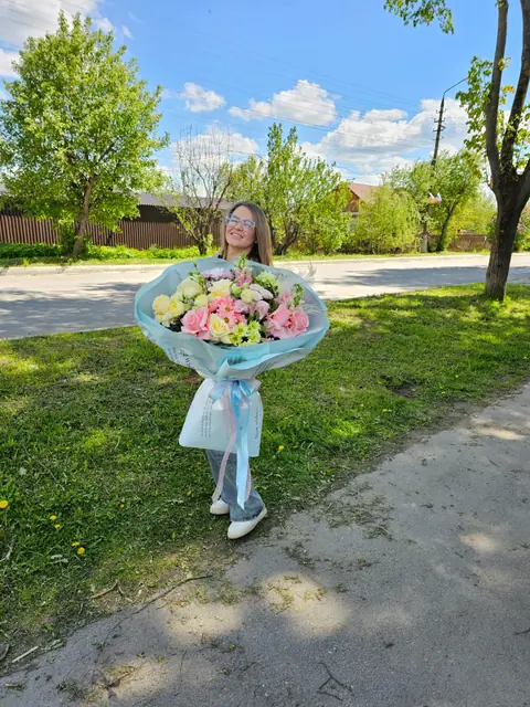 Большой букет в голубой упаковке — «Подарочек», Дубна